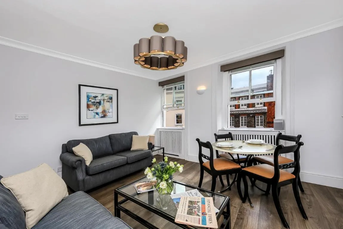 Image of 10 Curzon Street by Mansley
