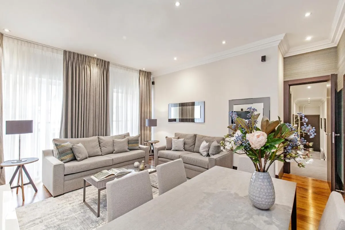 Image 4 of 130 Queen’s Gate Apartments