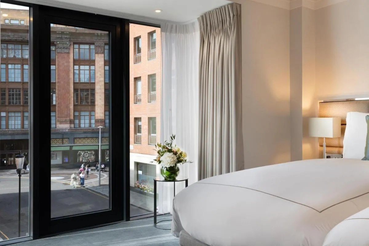 Image 1 of 15 Basil Street, Knightsbridge