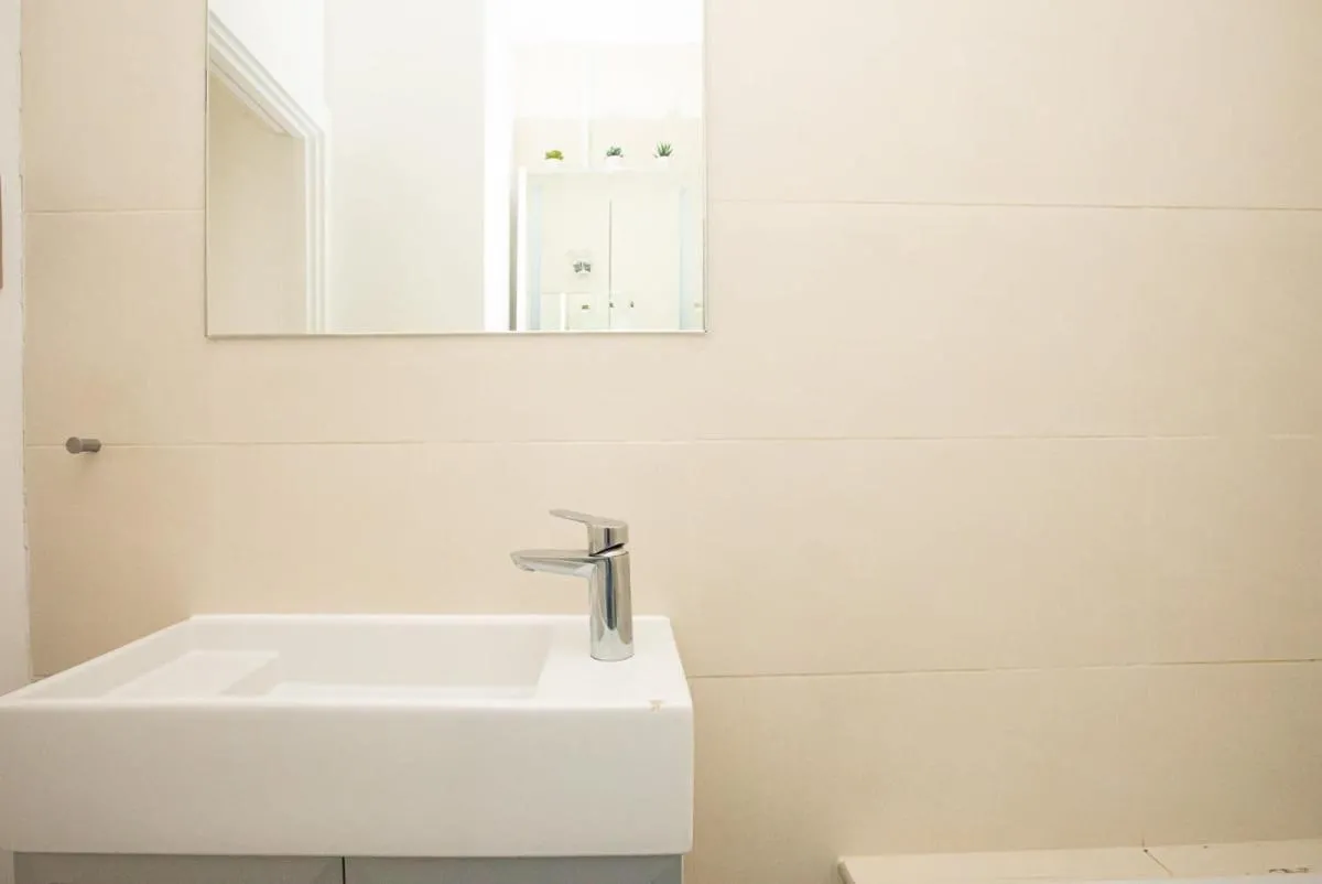 Image 1 of 1 Bedroom Baker Street Central Apartment