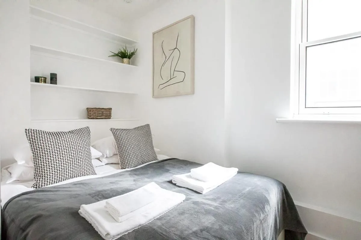 Image 5 of 1 Bedroom Baker Street Central Apartment