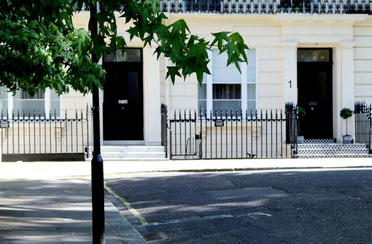 Image 1 of 1 Craven Hill Gardens