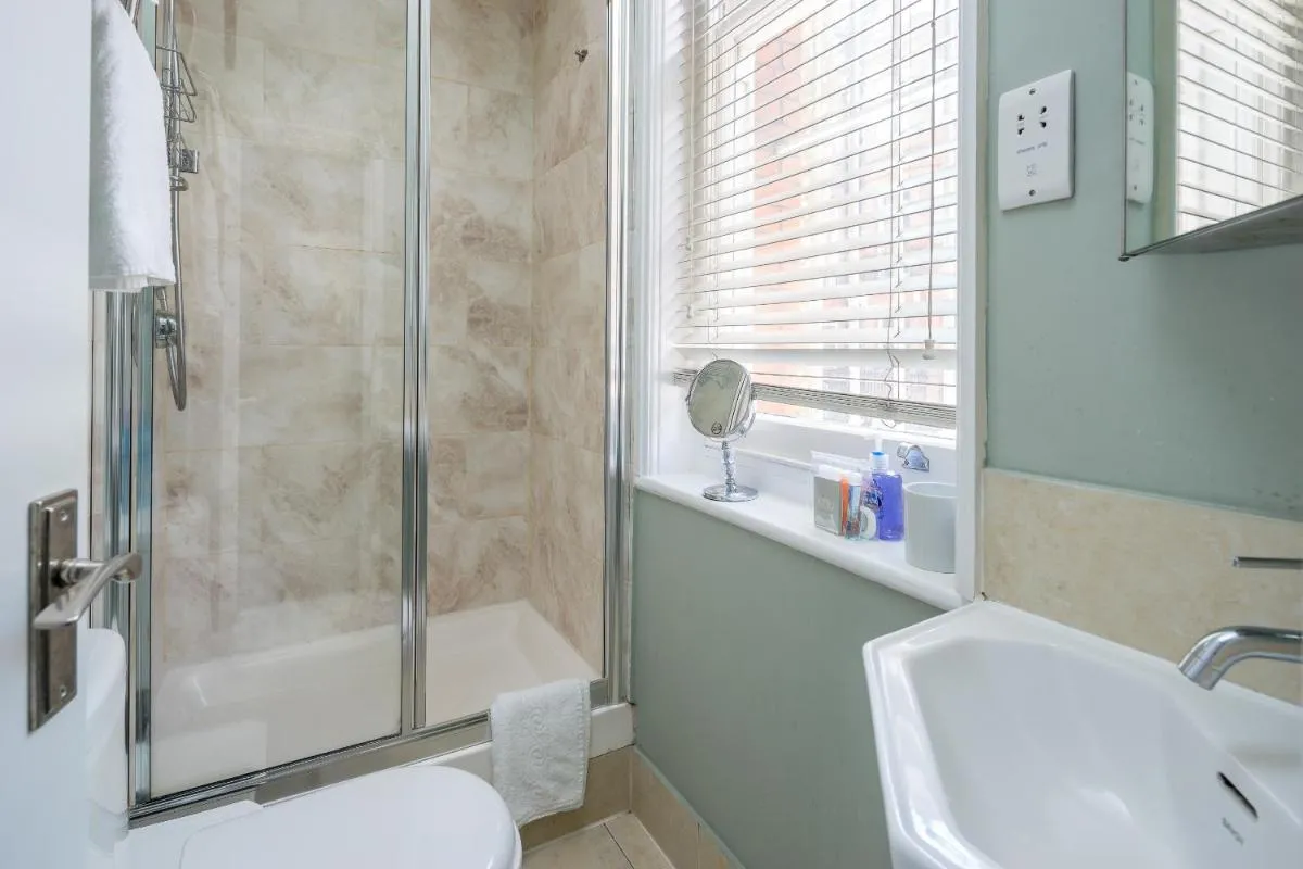 Image 6 of 1 minute from Sloane square Homm walkable to Harrods and Kings Road