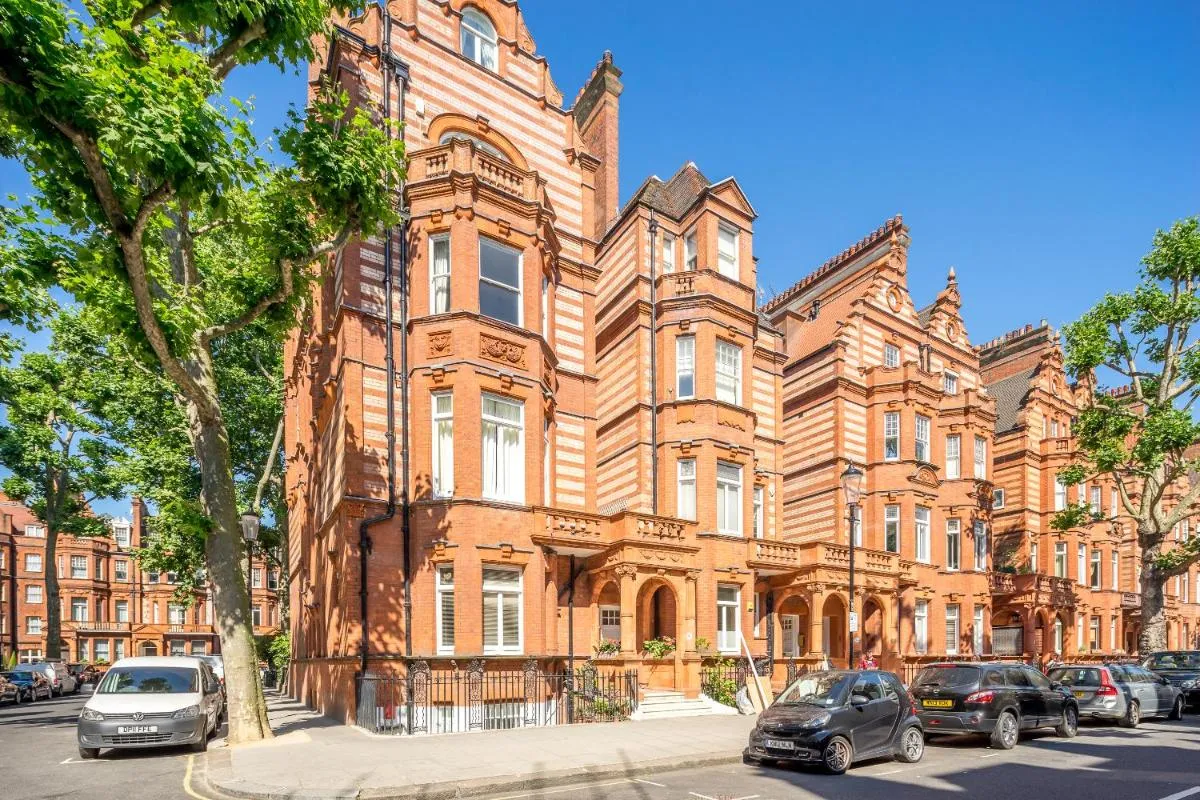 Image 4 of 1 minute from Sloane square Homm walkable to Harrods and Kings Road