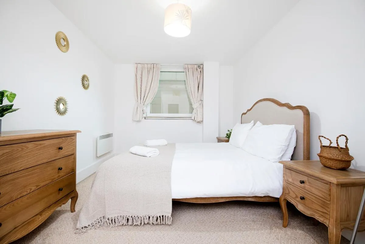 Image 1 of 2 Bed 2 Bath Close to Big Ben