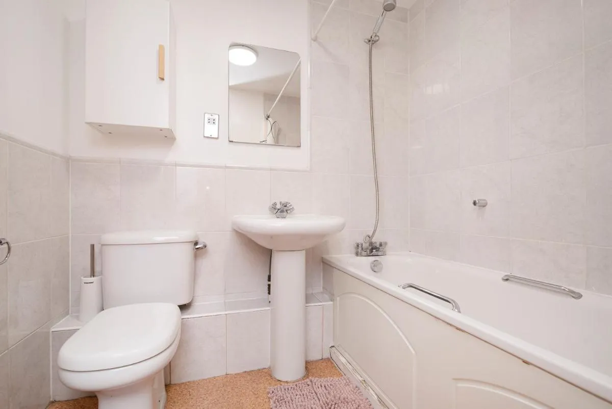 Image 2 of 2 Bed 2 Bath Close to Big Ben
