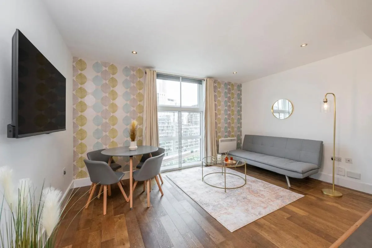 Image 4 of 2 Bed Apartment in Chelsea with AC