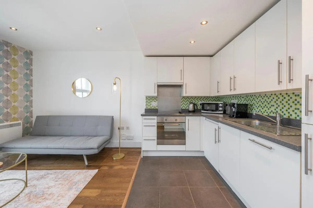 Image 3 of 2 Bed Apartment in Chelsea with AC