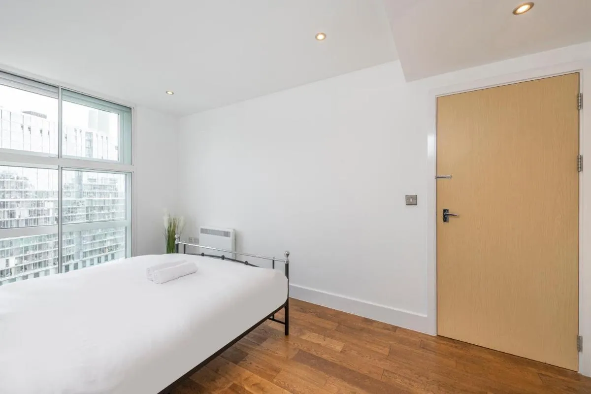 Image 6 of 2 Bed Apartment in Chelsea with AC