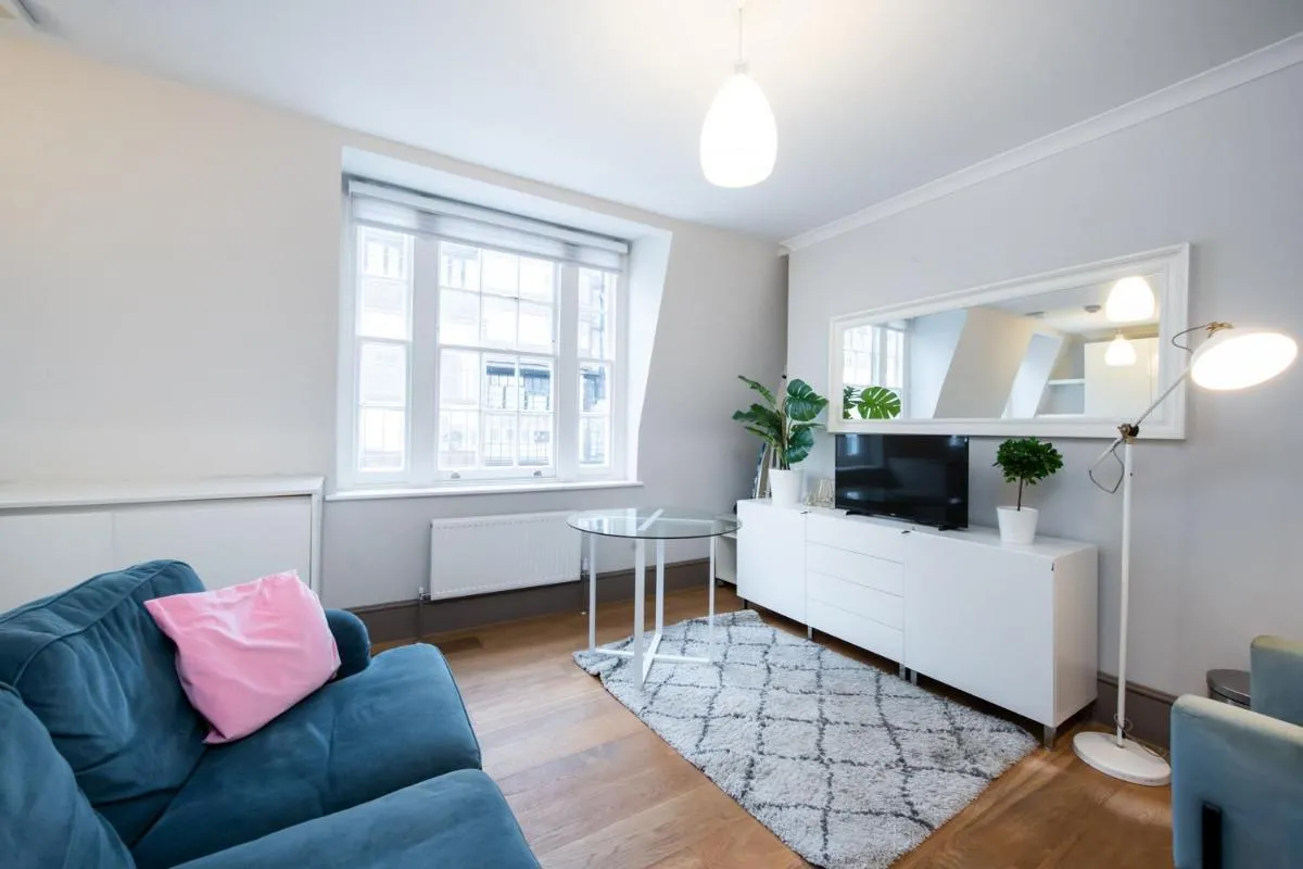 Image 3 of 2Bed Cosy Flat in Vibrant Fitzrovia