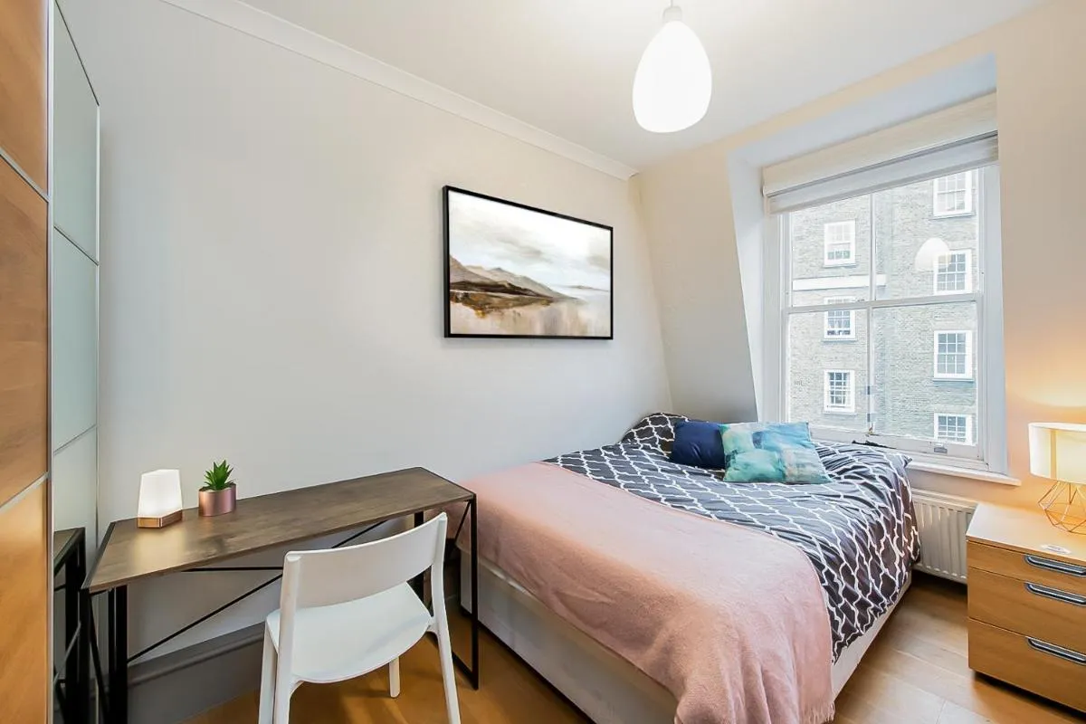 Image 1 of 2Bed Cosy Flat in Vibrant Fitzrovia