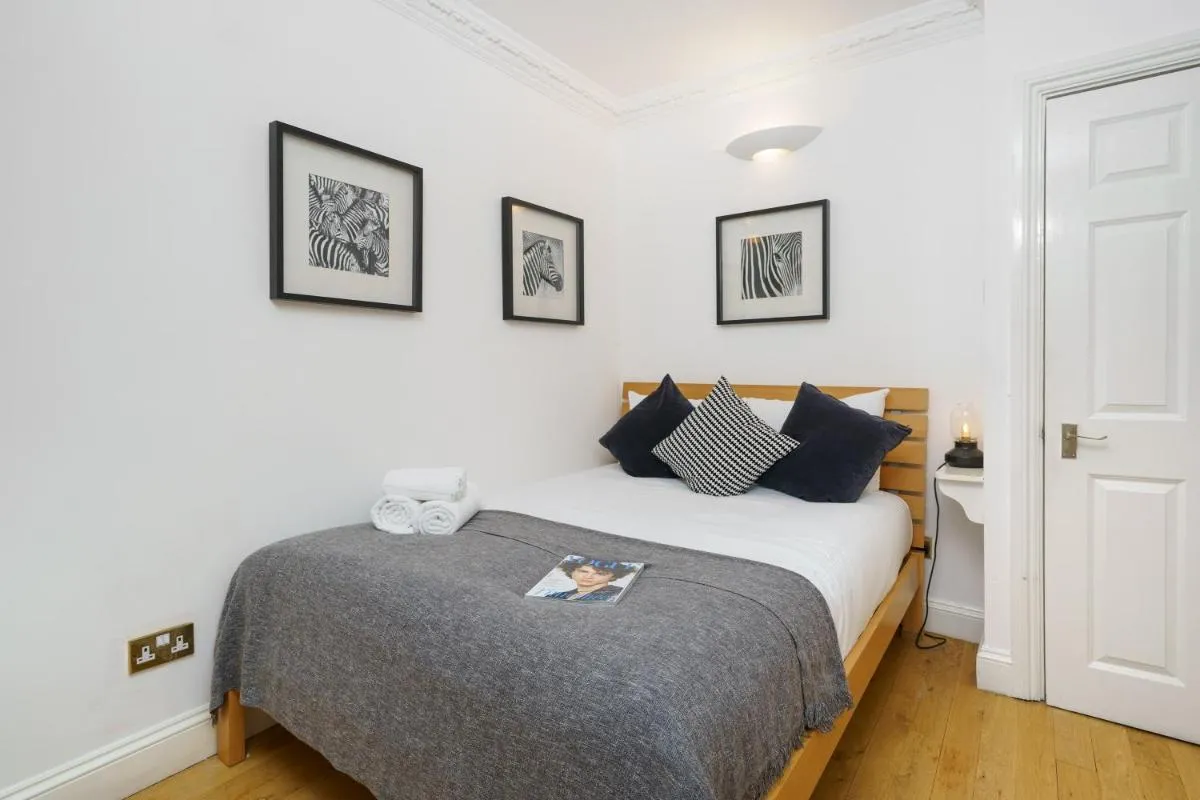 Image 5 of 2 Bedr, 3 Beds, 1 Bath Thames, Trafalgar SQ