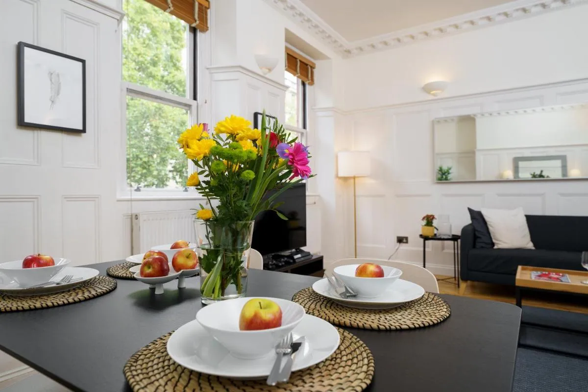 Image 3 of 2 Bedr, 3 Beds, 1 Bath Thames, Trafalgar SQ