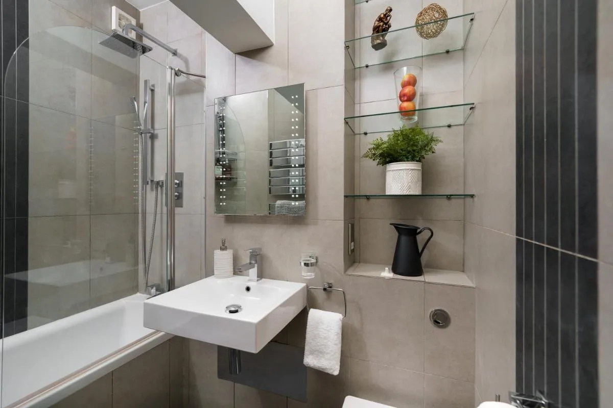 Image 6 of 2 Bedr, 3 Beds, 1 Bath Thames, Trafalgar SQ