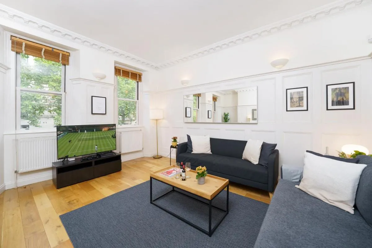 Image 4 of 2 Bedr, 3 Beds, 1 Bath Thames, Trafalgar SQ