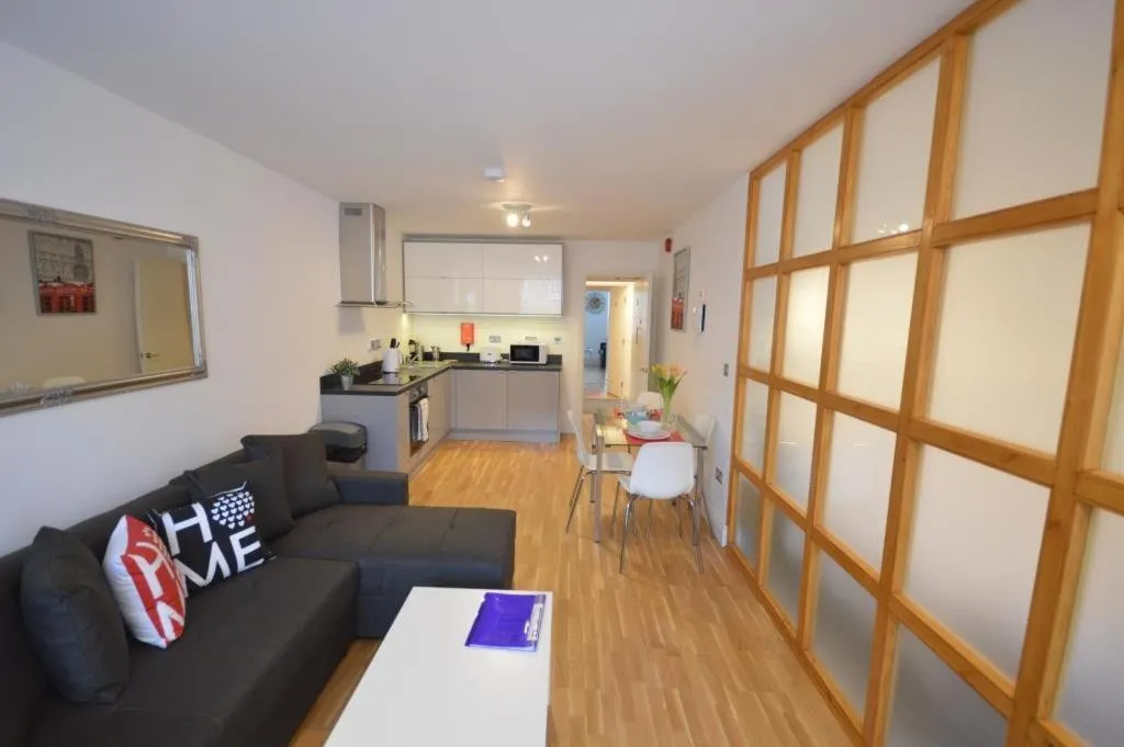 Image 3 of 3A Soho Studios 3rd floor by Indigo Flats