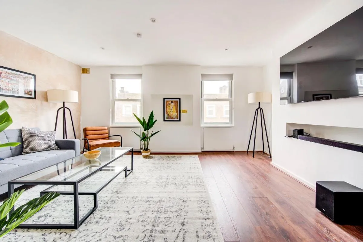Image 4 of 3 Bedroom Baker Street Central Apartments