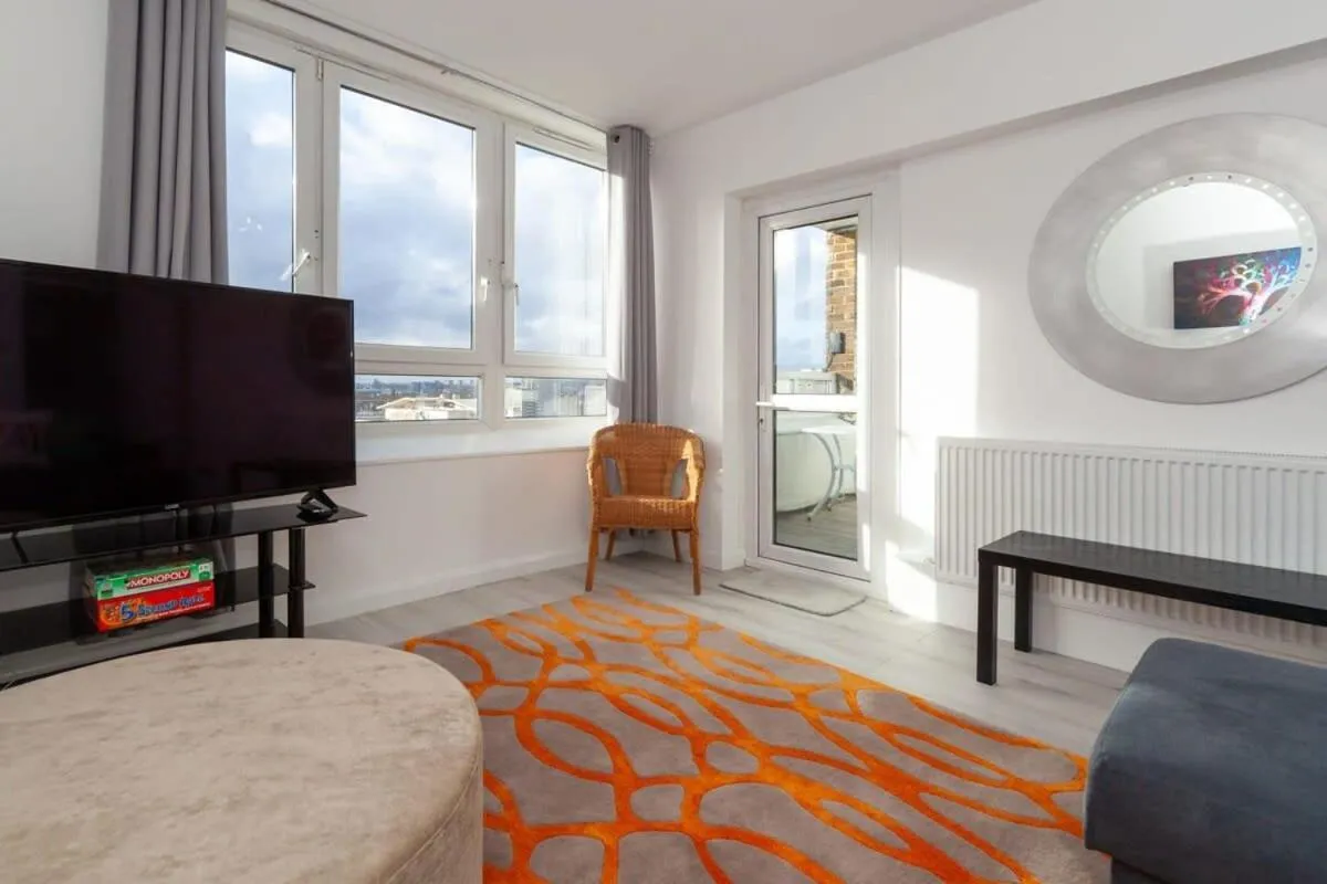 Image 4 of 3 Bedroom Old Street Apartment – Amazing Views