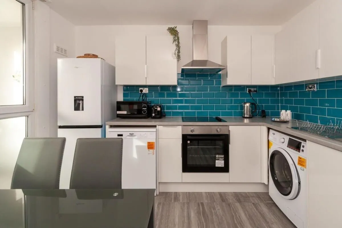 Image 2 of 3 Bedroom Old Street Apartment – Amazing Views