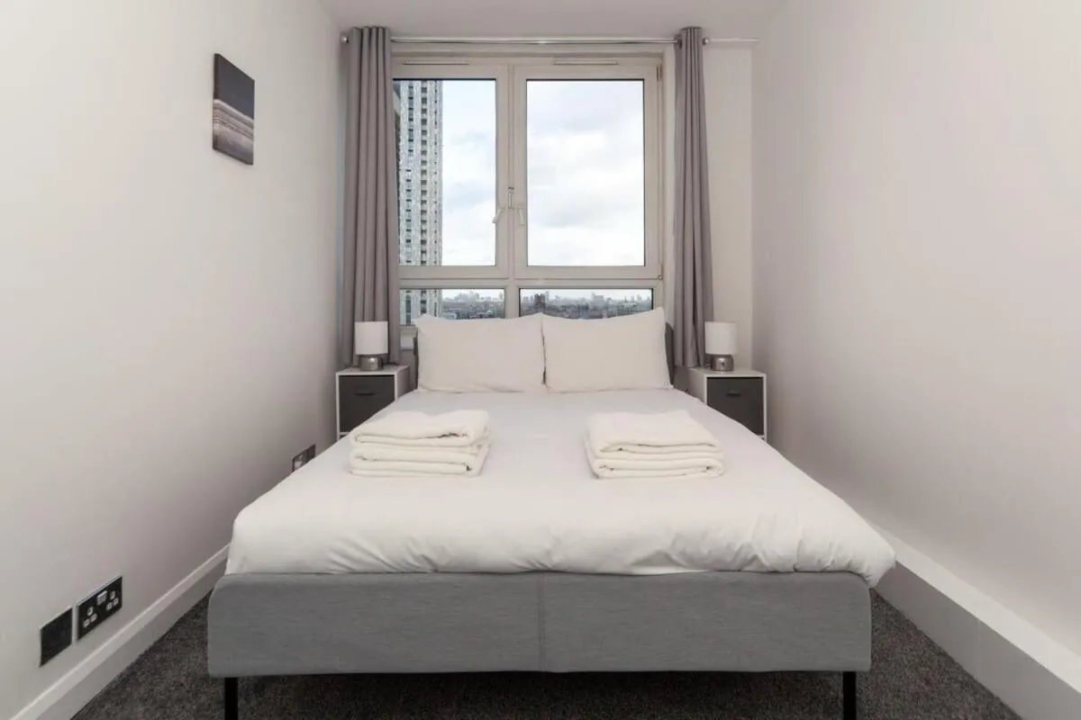 Image 1 of 3 Bedroom Old Street Apartment – Amazing Views