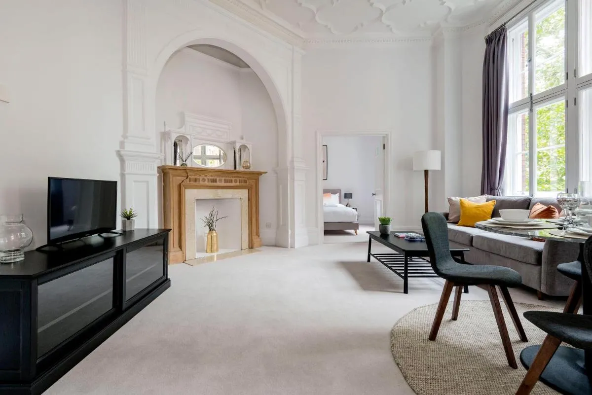 Image 2 of 3 Sloane Gardens