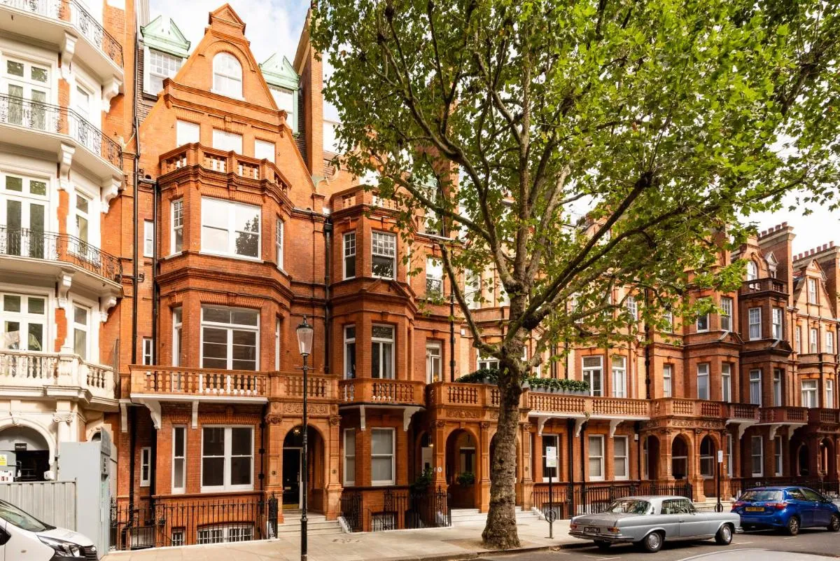 Image 3 of 3 Sloane Gardens