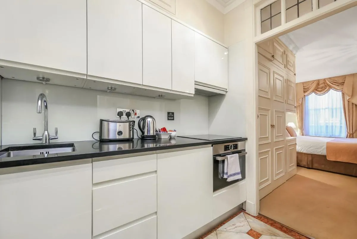 Image 3 of 44 Curzon Street by Mansley