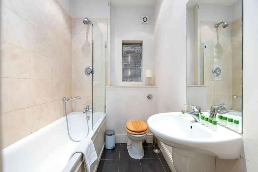 Image 6 of 48 Redcliffe Gardens by CAPITAL