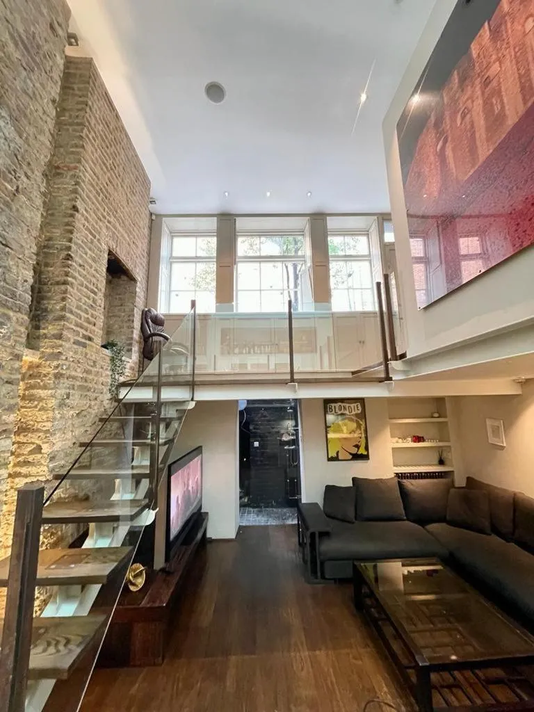 Image 3 of 4 floor Apartment in Covent Garden