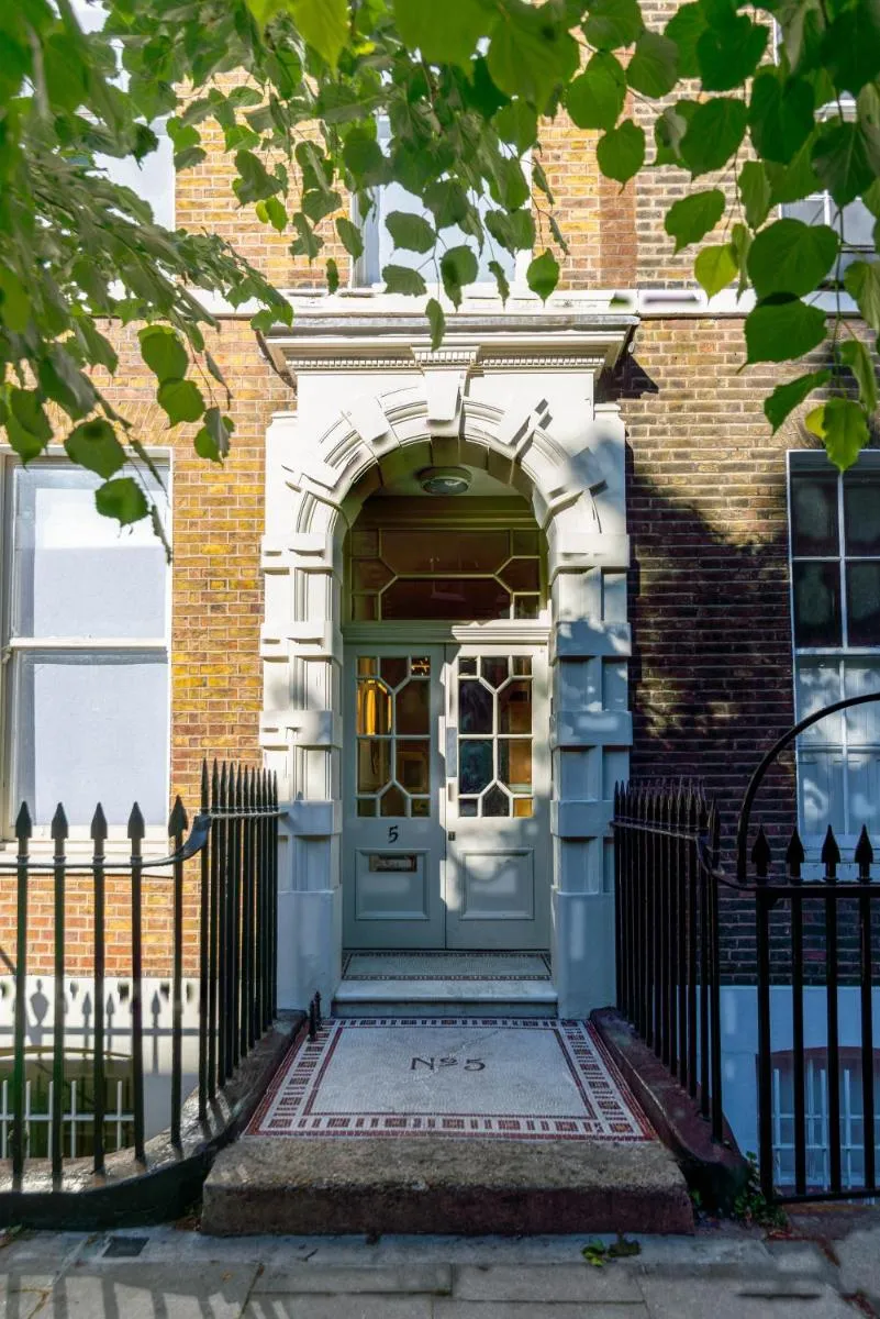 Image 5 of 5 Doughty Street