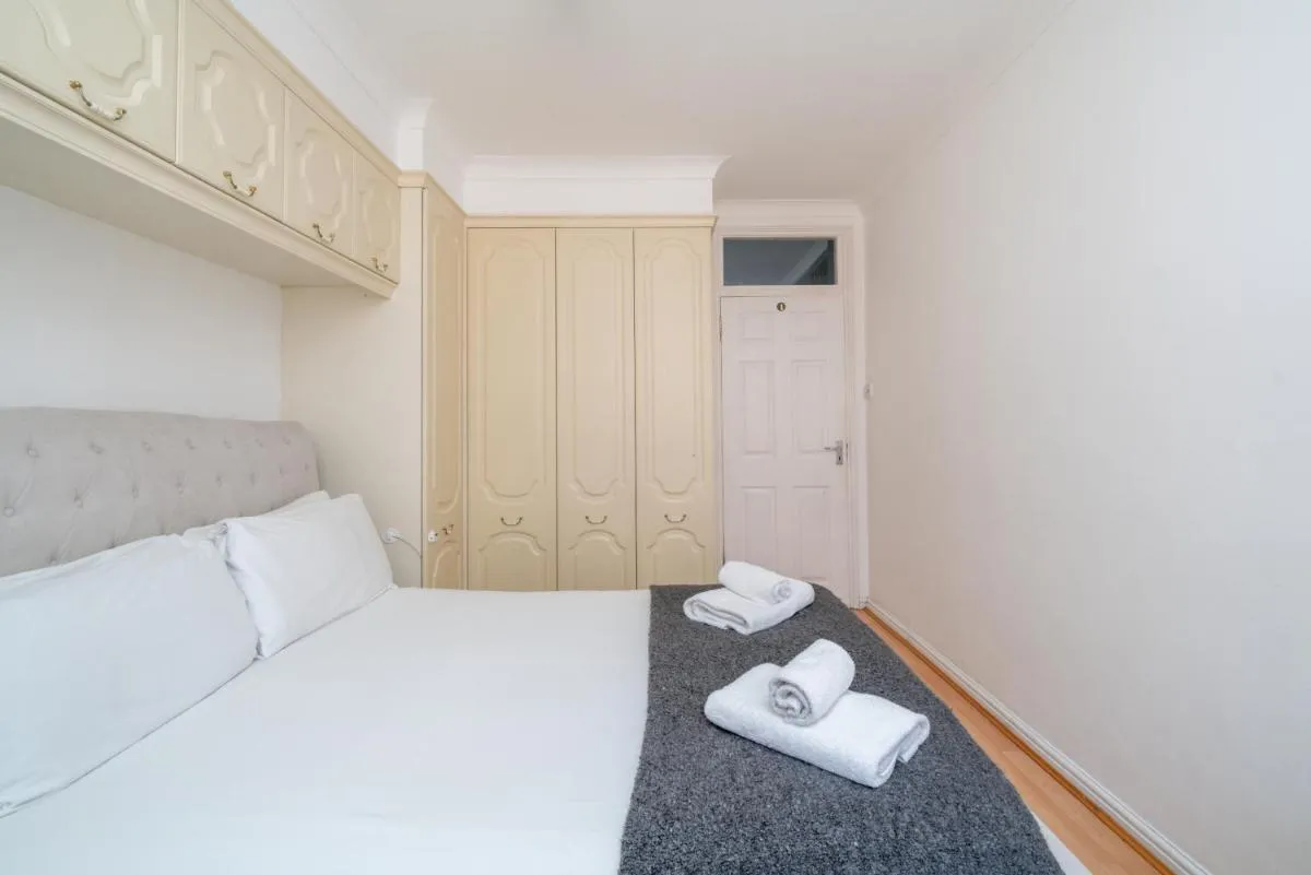 Image 3 of 5 star Kings Cross 2-Bed Apt for 5 Guests London