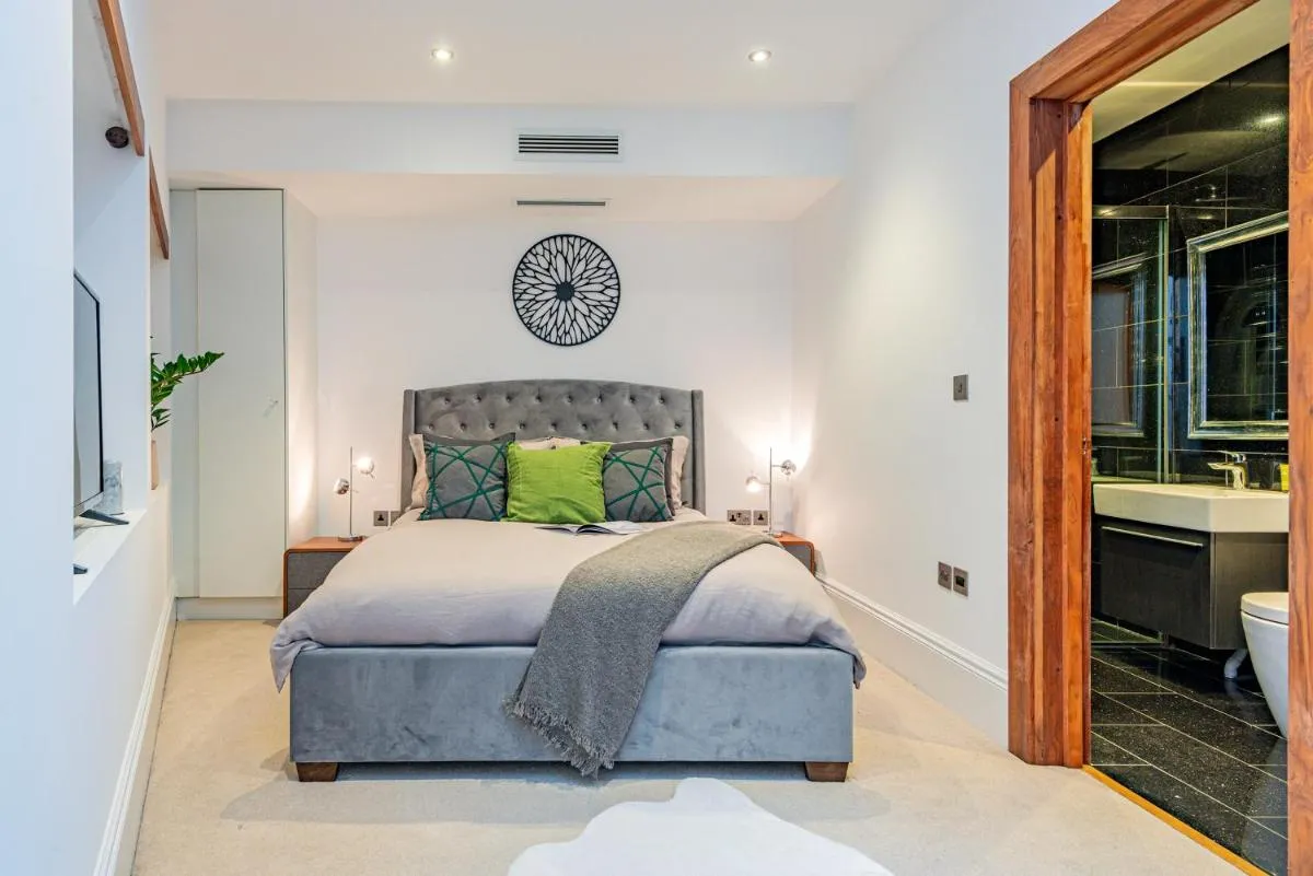 Image 5 of ARCORE Premium Rental Shaftesbury Avenue
