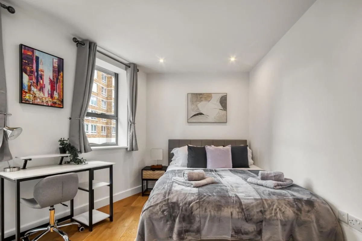 Image 6 of A Vibrant 2 Bed & 2 Bath in Old Street ZONE 1