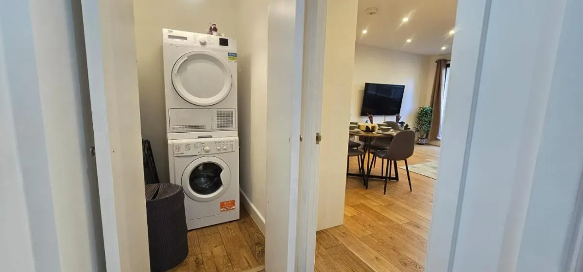 Image 4 of A Vibrant 2 Bed & 2 Bath in Old Street ZONE 1