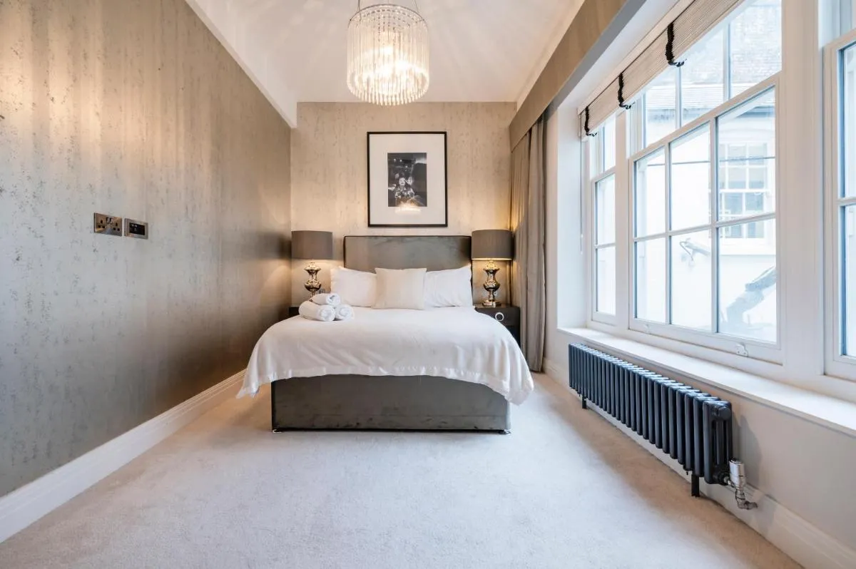 Image 5 of Aircon 2 Bedr, 3 Beds, 2 Bath Covent Garden, Subway