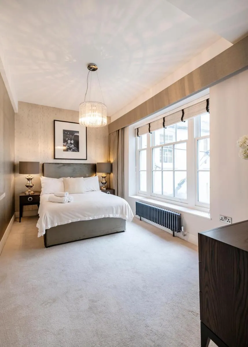 Image 3 of Aircon 2 Bedr, 3 Beds, 2 Bath Covent Garden, Subway
