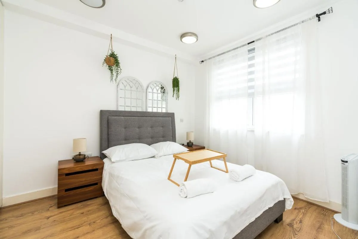 Image 5 of Amazing 2 bedroom / Earls Court / Kensington