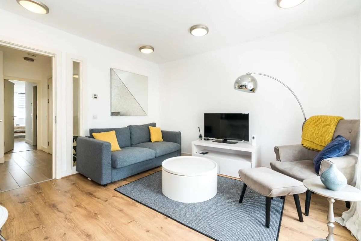 Image 4 of Amazing 2 bedroom / Earls Court / Kensington