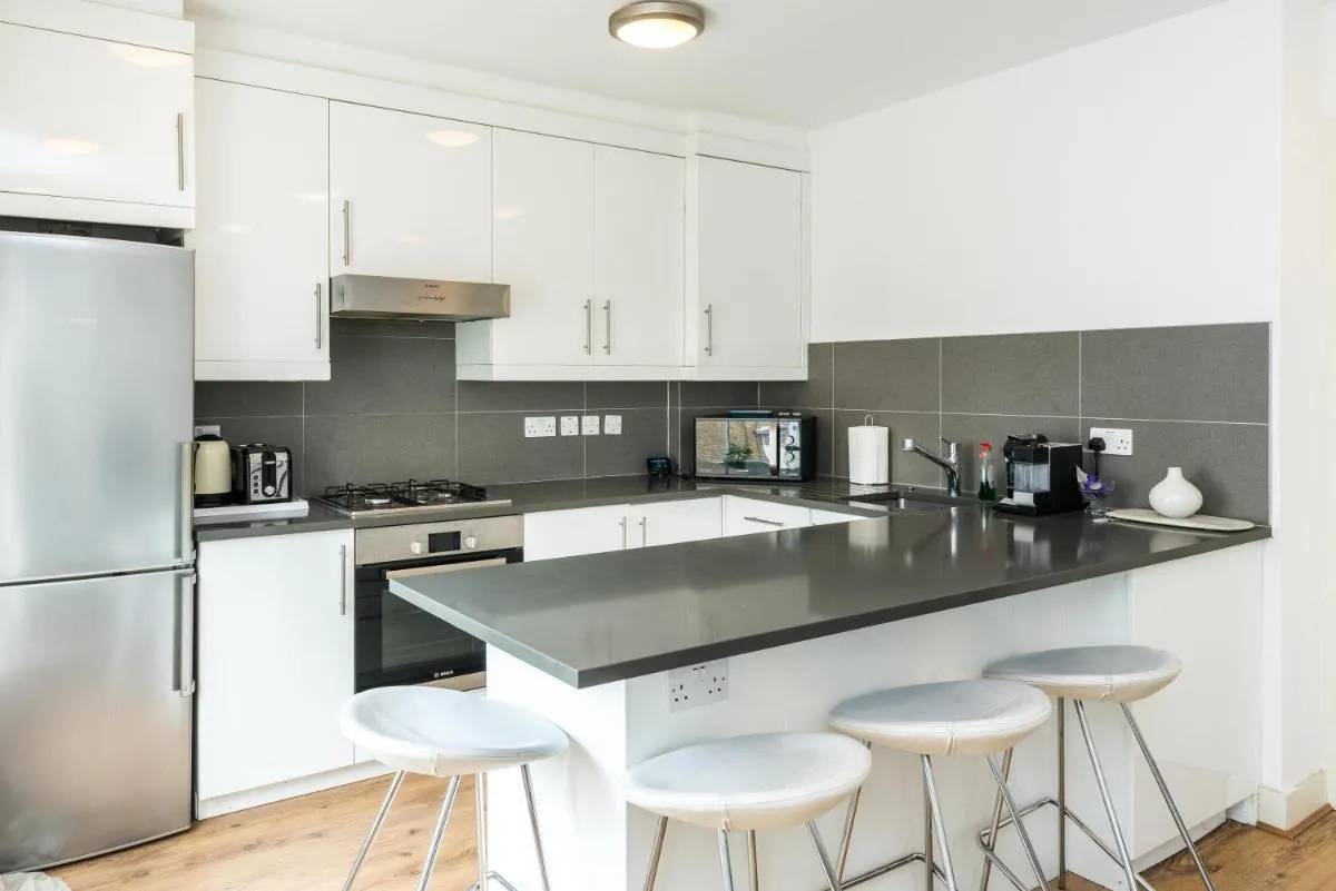 Image 3 of Amazing 2 bedroom / Earls Court / Kensington