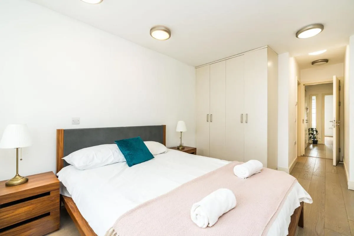 Image 1 of Amazing 2 bedroom / Earls Court / Kensington