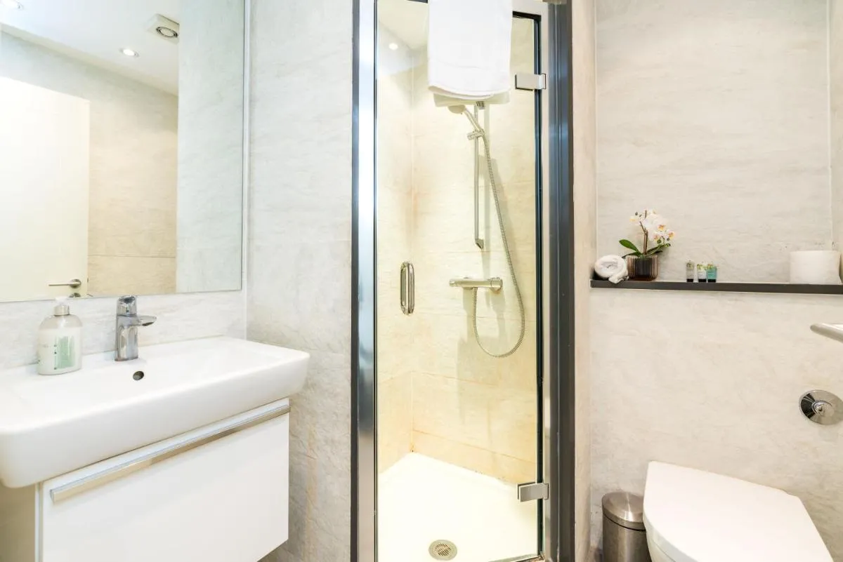 Image 6 of Amazing 2 bedroom / Earls Court / Kensington
