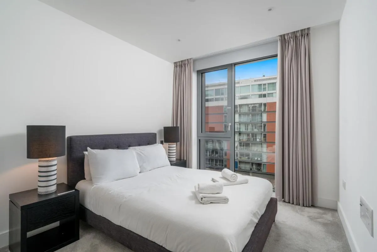 Image 6 of Amazing Central London 2BR 2BA Apt near Battersea