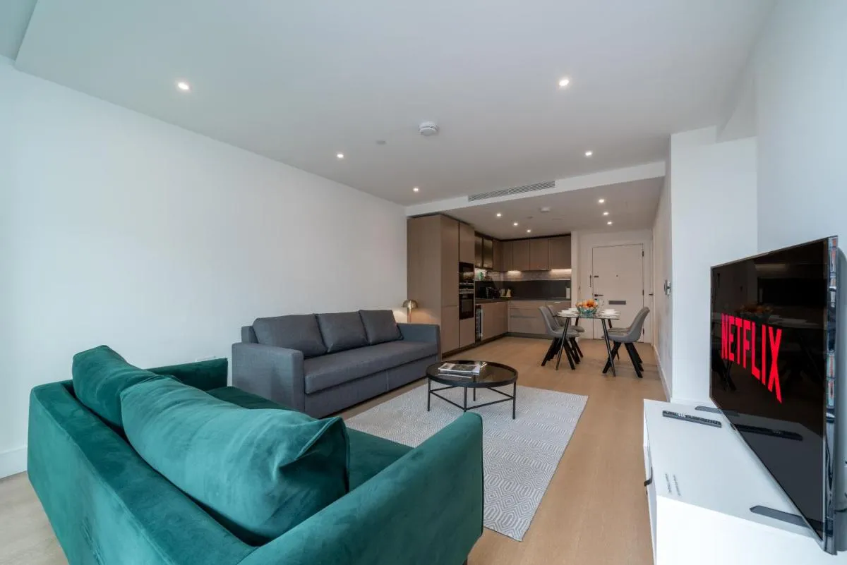 Image 4 of Amazing Central London 2BR 2BA Apt near Battersea