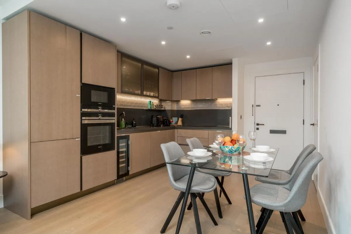 Image 3 of Amazing Central London 2BR 2BA Apt near Battersea