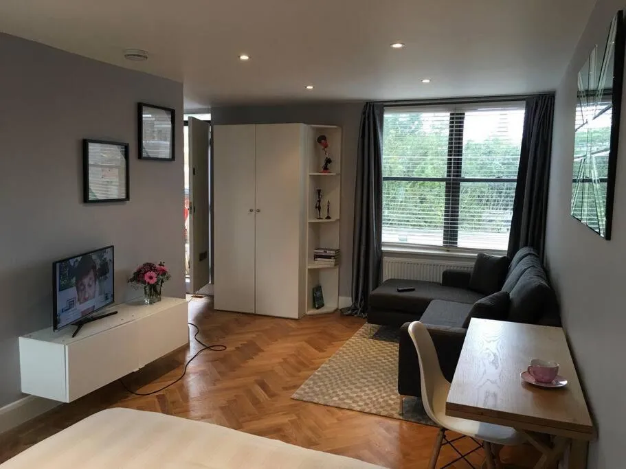 Image 2 of Amazing apartment central London near tube station