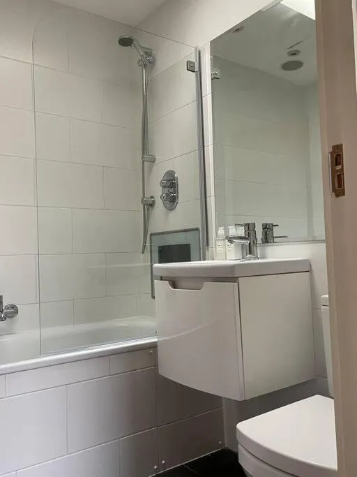 Image 3 of Amazing apartment central London near tube station