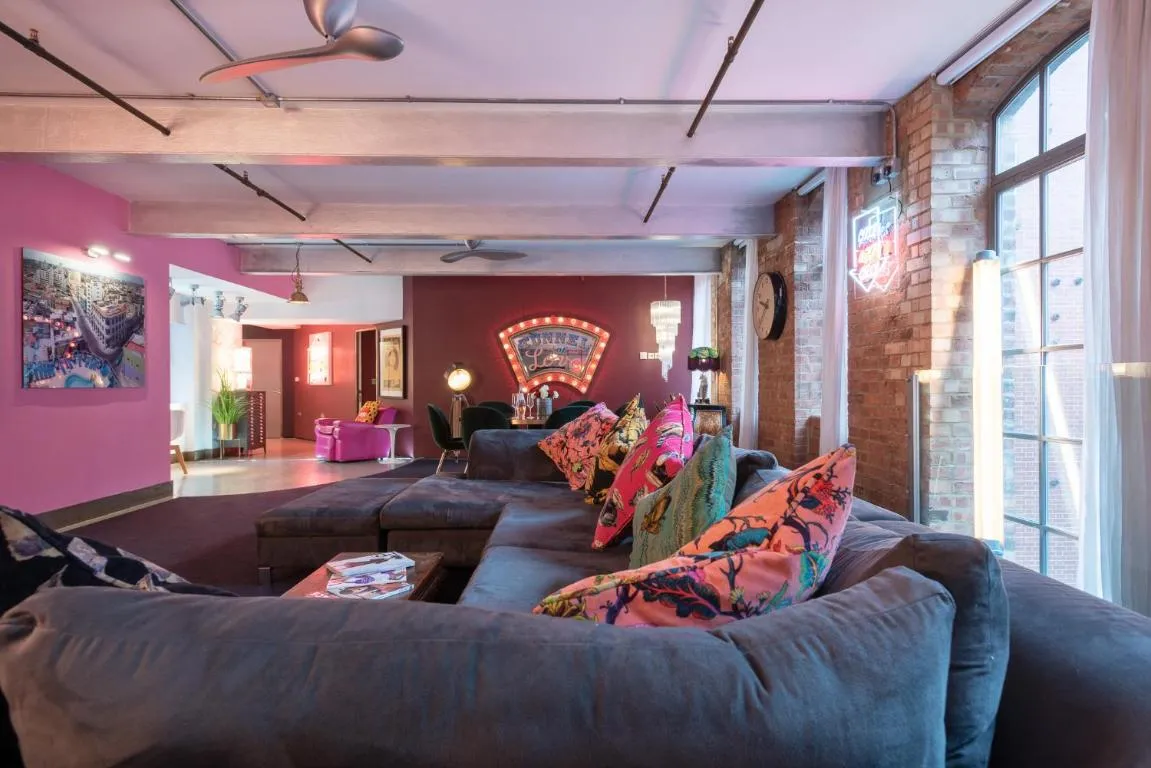 Image of Amazingly Luxurious Loft Apartment, Soho – 3 Bedrooms, 2 Bath & Office