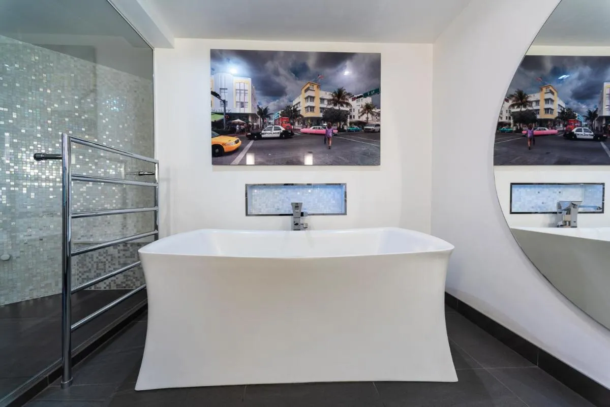 Image 2 of Amazingly Luxurious Loft Apartment, Soho – 3 Bedrooms, 2 Bath & Office
