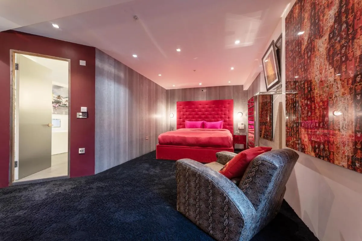 Image 1 of Amazingly Luxurious Loft Apartment, Soho – 3 Bedrooms, 2 Bath & Office