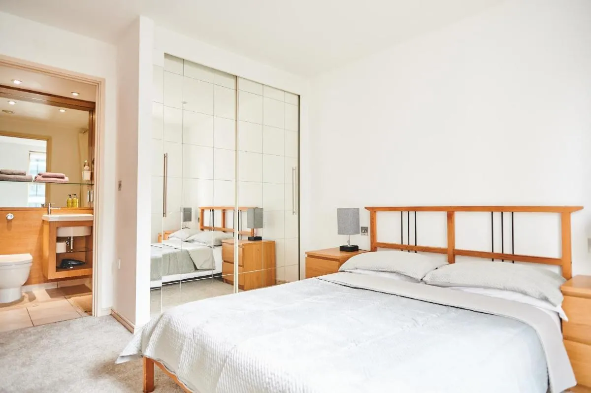 Image 1 of Apartment in old street